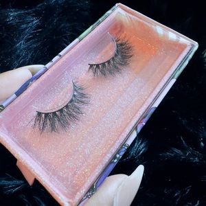 LASHES full & natural